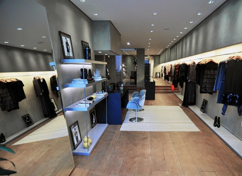 Mannequins de vitrine homme réalistes pour un impact visuel assuré